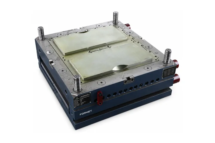 Injection mold with two flat panel cavity plates and guide pillars