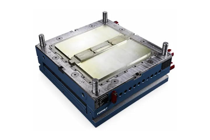 Two-plate injection mold with a blue mold base and guide pillars – engineered plastic components – FORMET