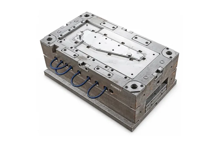 Steel injection mold with a tapered bar cavity and a locating pin